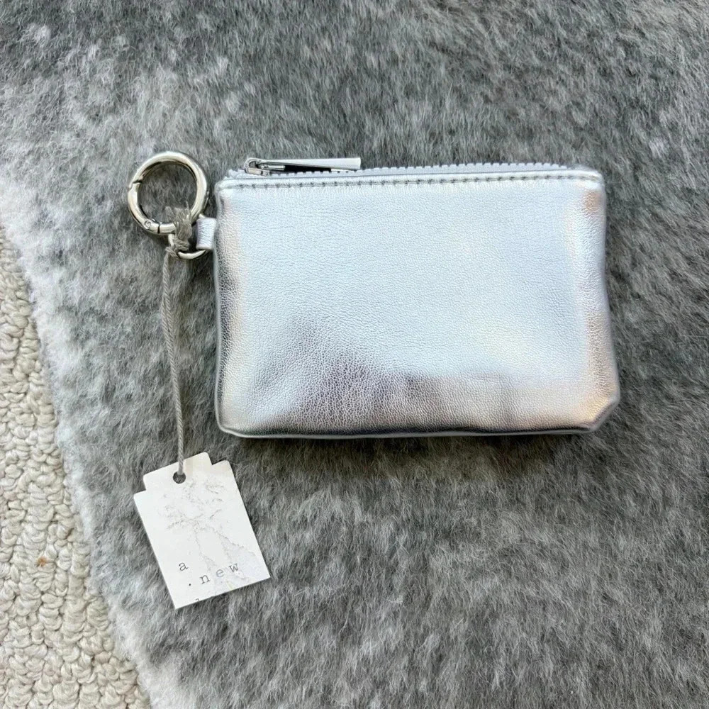 NWT Metallic Silver Coin Pouch - Picture 2 of 12